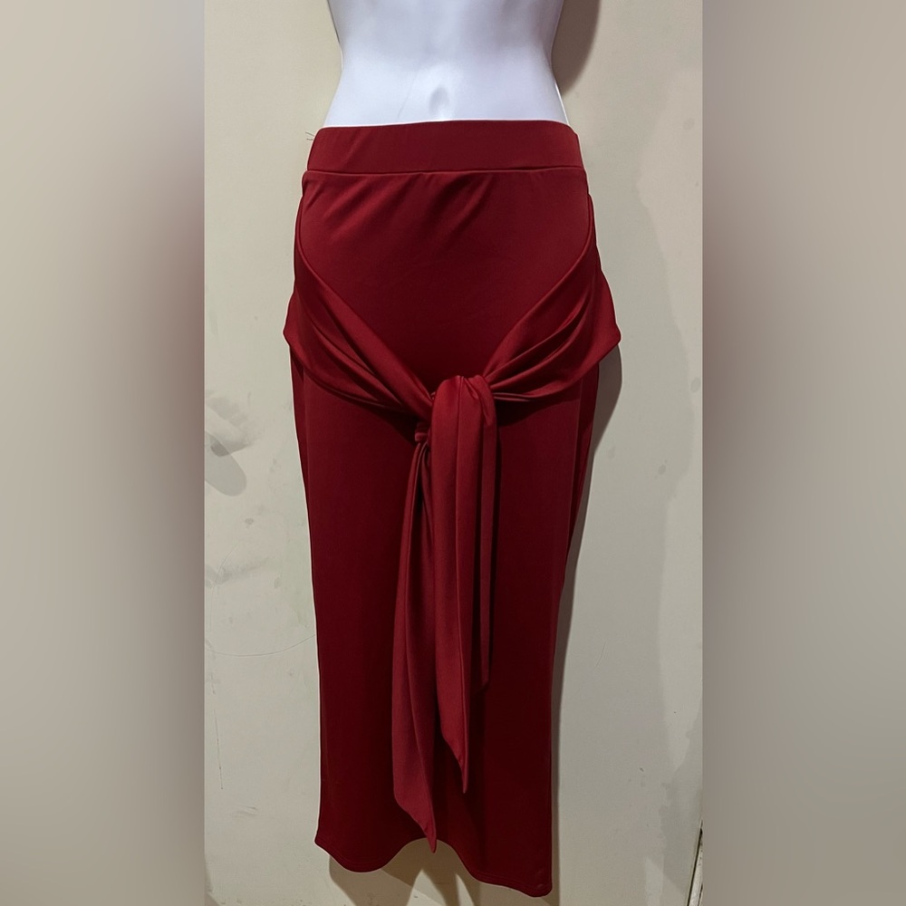 Elegant pencil skirt.